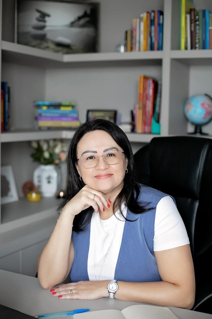 Raquel Pinho em seu ambiente de atendimento online